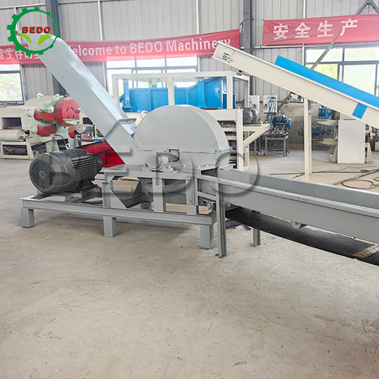 37KW Listrik 6pcs Bilah Kayu Chipper Mesin 4m Feed Conveyor Drum Jenis Shredder