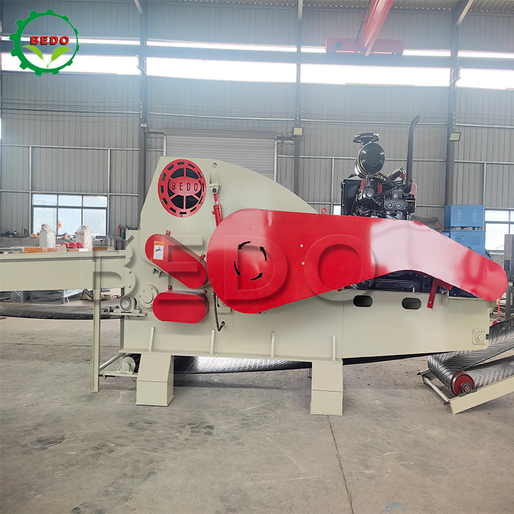 12-15t/h Kapasitas Mesin Pemotong Kayu Diesel 25-35mm Ukuran Chip Heavy Duty Industrial Shredder