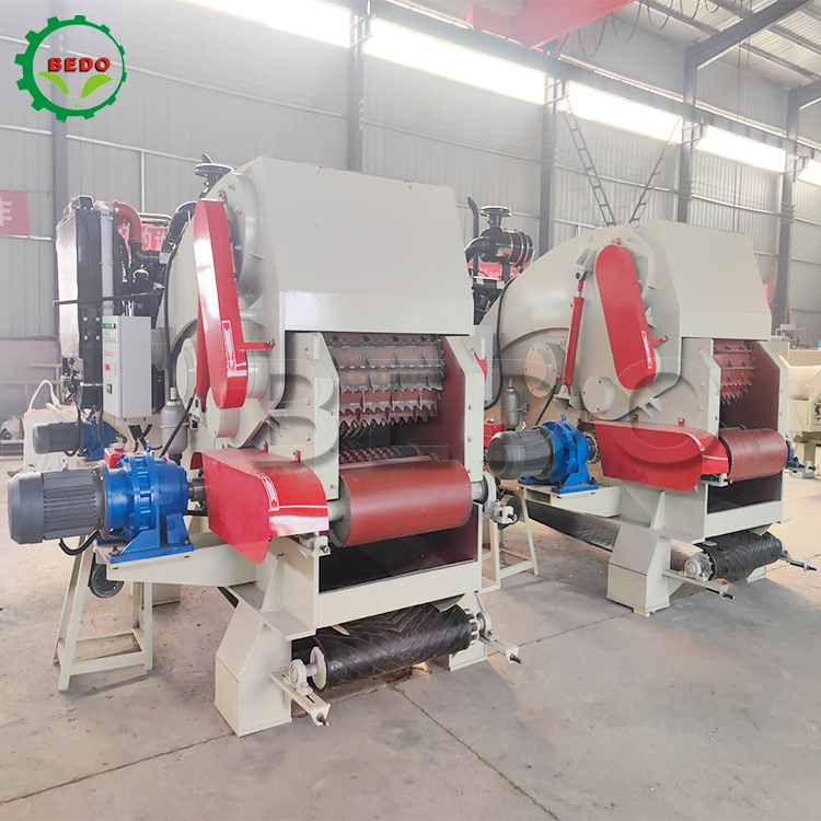 2pcs Blade Self Feeding Hydraulic Wood Chipper Machine Operasi halus Drum Type Shredder
