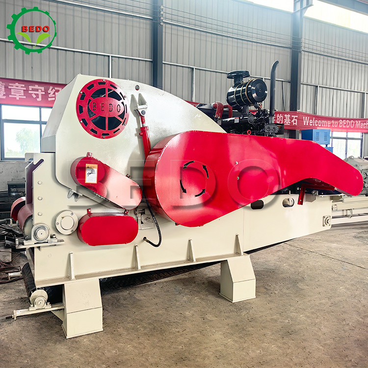 CE bersertifikat 25-35mm Chip Hydraulic Wood Chipper Machine Long Feed Conveyor Industrial Drum Shredder