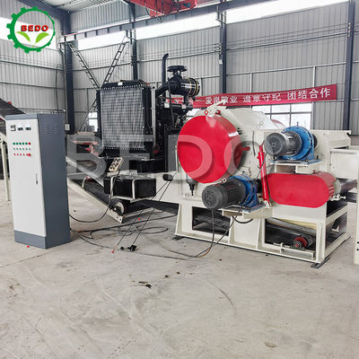 Mesin Diesel 330HP Mesin Pembuatan Potongan Kayu 310x700mm Pemanfaatan Industri Drum Chipper