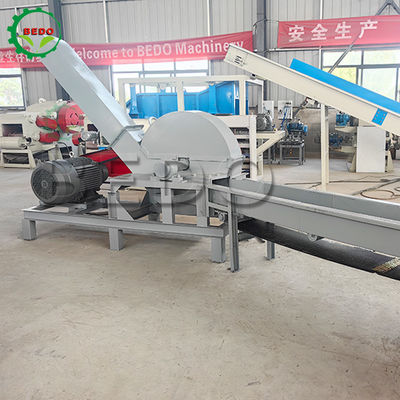 37KW Listrik 6pcs Bilah Kayu Chipper Mesin 4m Feed Conveyor Drum Jenis Shredder