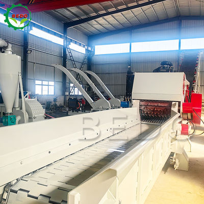 Sebagai permintaan pelanggan mesin kayu chipper dengan 2pcs pisau dan hidraulik motor feed Conveyor Power
