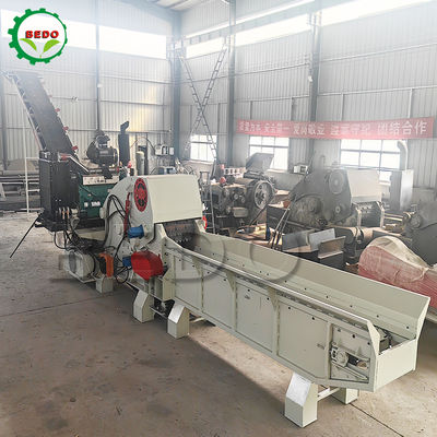 Sebagai permintaan pelanggan Mesin Wood Chipper dengan hidraulik Motor Feed Conveyor Panjang dan Sertifikat CE