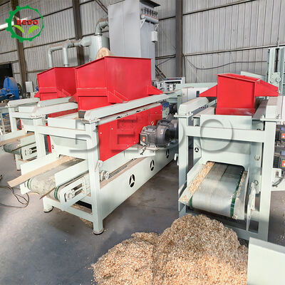 Mesin Pembuangan Kayu 200 pcs Bilah 4kw Conveyor 500x1000mm Ukuran Penganan Peralatan Pengolahan